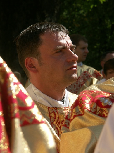 Bp nominat Robert Chrząszcz we wspomnieniach oazowiczów z Piasków Nowych