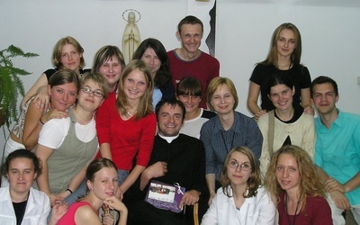 Oazowicze na Piaskach Nowych cieszą się z biskupiej nominacji ks. Roberta Chrząszcza 