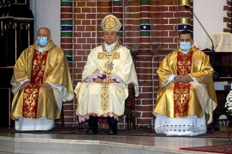 Bp. Adam Bałabuch w czasie Mszy św. za ojczyznę.