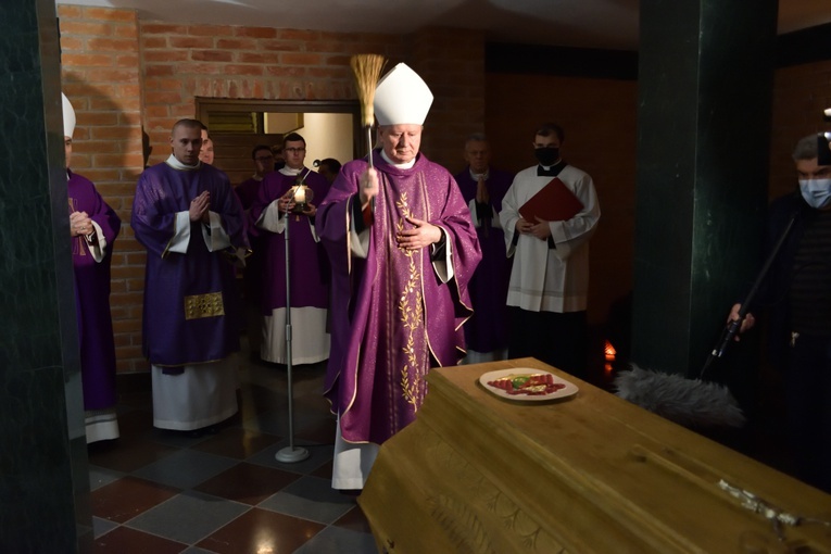 Msza św. za zmarłych kapłanów i biskupów
