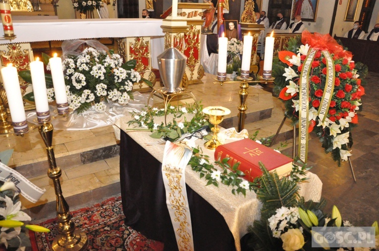 Modlitwa za zmarłego kapłana
