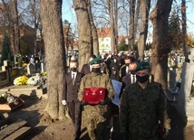 W pogrzebie uczestniczyła również honorowa asysta Wojska Polskiego.