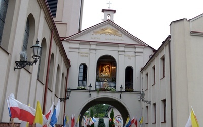 Skarżyska Ostra Brama jest jedyną w Polsce wierną kopią tej z Wilna.