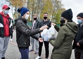 Wolontariusze z lubelskiego Centrum Wolontariatu przekazali artykuły pierwszej potrzeby.