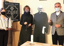 ▲	Do włączenia się w akcję zachęcali (od lewej): Anna Kurowska, s. Małgorzata Kobylarz i ks. Krzysztof Dukielski.