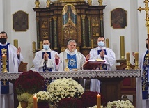 ▲	Mszy św. przewodniczył biskup sandomierski. 