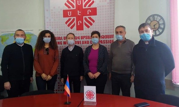 Polacy wspierają uchodźców z Górskiego Karabachu