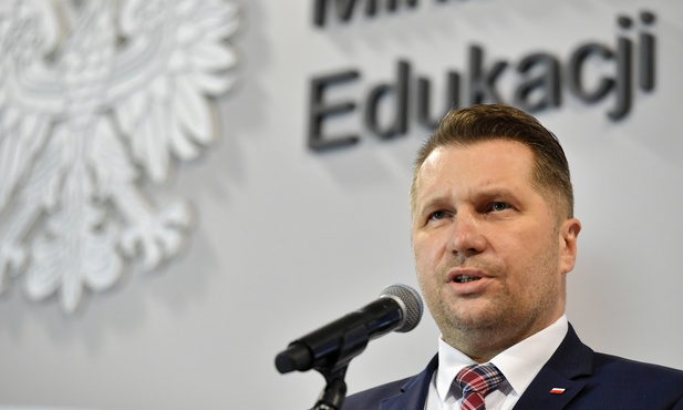 Minister edukacji i nauki podpisał rozporządzenie o wsparciu nauczycieli w nauce zdalnej