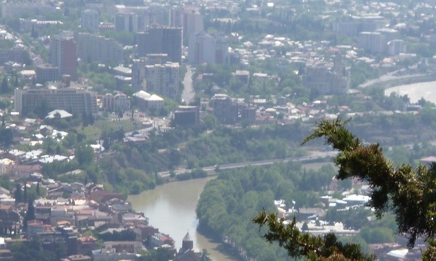 W Tbilisi uzbrojony mężczyzna wziął zakładników