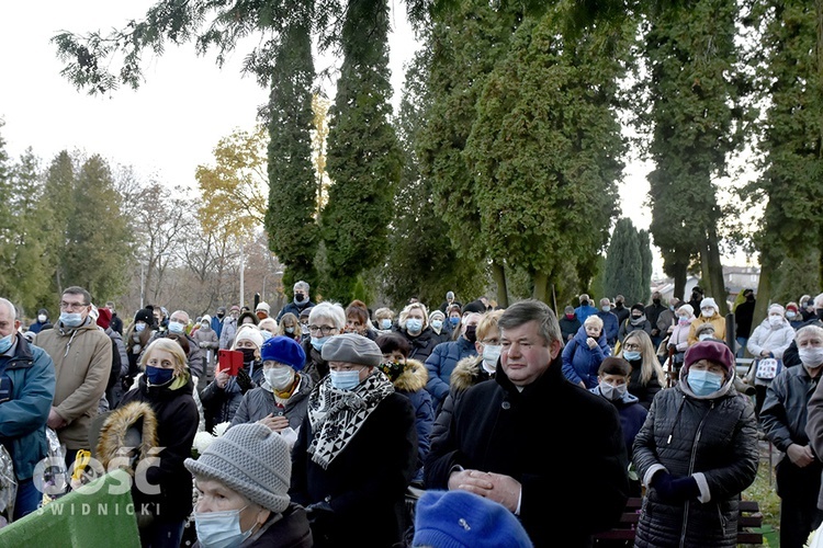 Pogrzeb ks. Stefana Smotera, proboszcza z parafii pw. św. Michała Archanioła w Bystrzycy Kłodzkiej