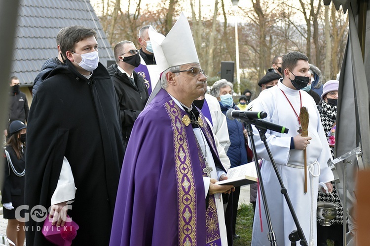 Pogrzeb ks. Stefana Smotera, proboszcza z parafii pw. św. Michała Archanioła w Bystrzycy Kłodzkiej