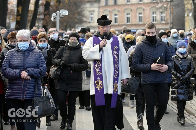 Pogrzeb ks. Stefana Smotera, proboszcza z parafii pw. św. Michała Archanioła w Bystrzycy Kłodzkiej
