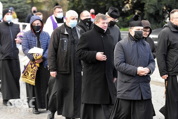 Pogrzeb ks. Stefana Smotera, proboszcza z parafii pw. św. Michała Archanioła w Bystrzycy Kłodzkiej