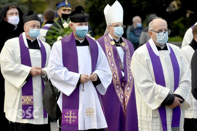 Pogrzeb ks. Stefana Smotera, proboszcza z parafii pw. św. Michała Archanioła w Bystrzycy Kłodzkiej