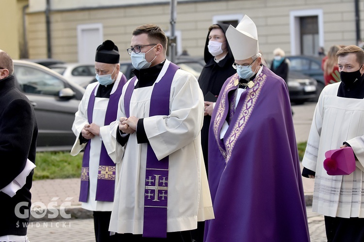 Pogrzeb ks. Stefana Smotera, proboszcza z parafii pw. św. Michała Archanioła w Bystrzycy Kłodzkiej