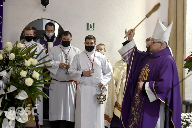 Pogrzeb ks. Stefana Smotera, proboszcza z parafii pw. św. Michała Archanioła w Bystrzycy Kłodzkiej