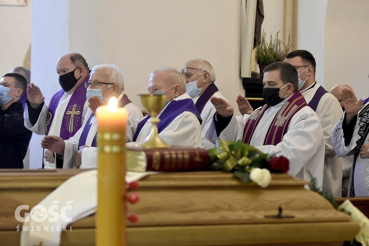 Pogrzeb ks. Stefana Smotera, proboszcza z parafii pw. św. Michała Archanioła w Bystrzycy Kłodzkiej