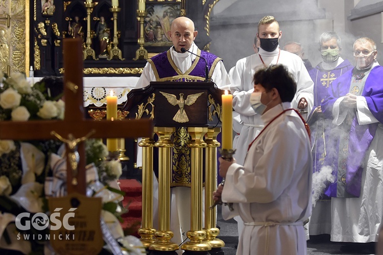 Pogrzeb ks. Stefana Smotera, proboszcza z parafii pw. św. Michała Archanioła w Bystrzycy Kłodzkiej