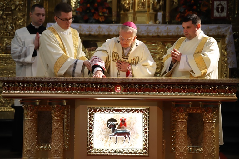 Konsekracja nowego ołtarza w kościele Bożego Ciała w Krakowie