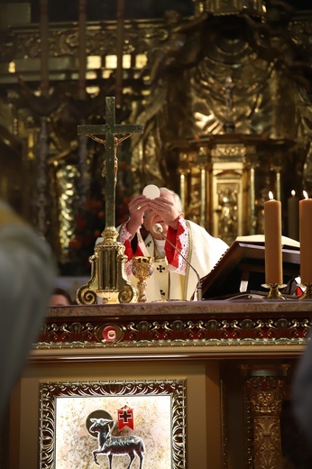 Konsekracja nowego ołtarza w kościele Bożego Ciała w Krakowie