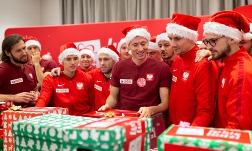 Piłkarze reprezentacji Polski przygotowują Szlachetną Paczkę 