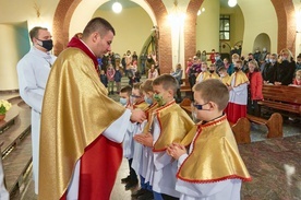 Nowy Sącz. Ministranci księgi, światła i całkiem nowi