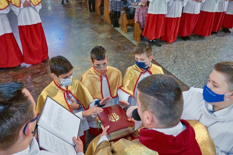 Nowy Sącz. Ministranci księgi, światła i całkiem nowi