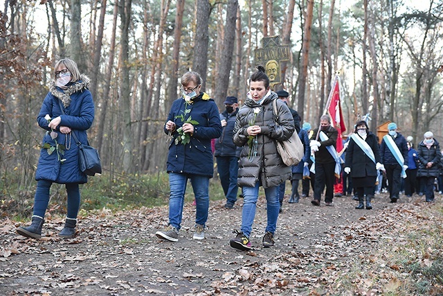 	Wydarzenie zgromadziło wielu czcicieli błogosławionej.