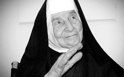 ▲	Sędziwa siostra zmarła w wieku 106 lat.