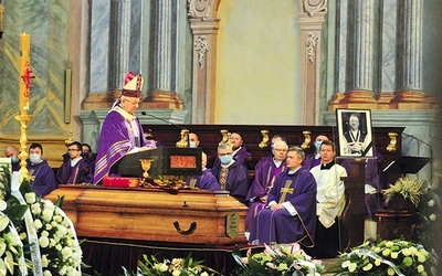 ▲	Liturgii pogrzebowej przewodniczył abp Stanisław Budzik.