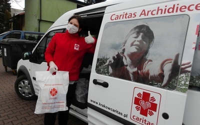 Krakowska Caritas zbiera pieniądze na świąteczne paczki dla najuboższych seniorów 