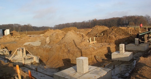 Zmagazynują, posortują, schłodzą. W Koszalinie powstaje magazyn spożywczy Caritas