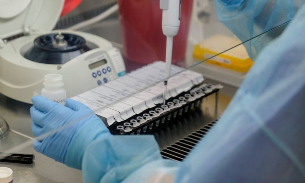 Śląskie. Trwa akcja masowego testowania pracowników opieki społecznej 