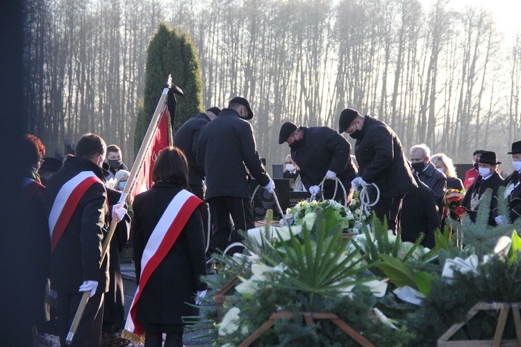 Dąbrowa Tarnowska pożegnała śp. ks. prał. Józefa Porembę