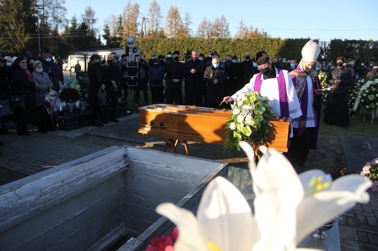 Dąbrowa Tarnowska pożegnała śp. ks. prał. Józefa Porembę