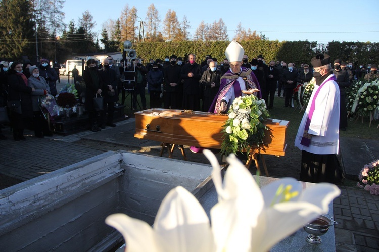 Dąbrowa Tarnowska pożegnała śp. ks. prał. Józefa Porembę