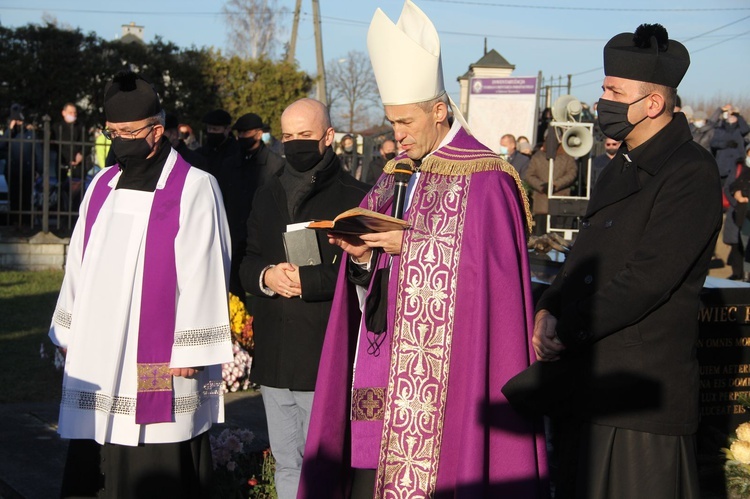 Dąbrowa Tarnowska pożegnała śp. ks. prał. Józefa Porembę