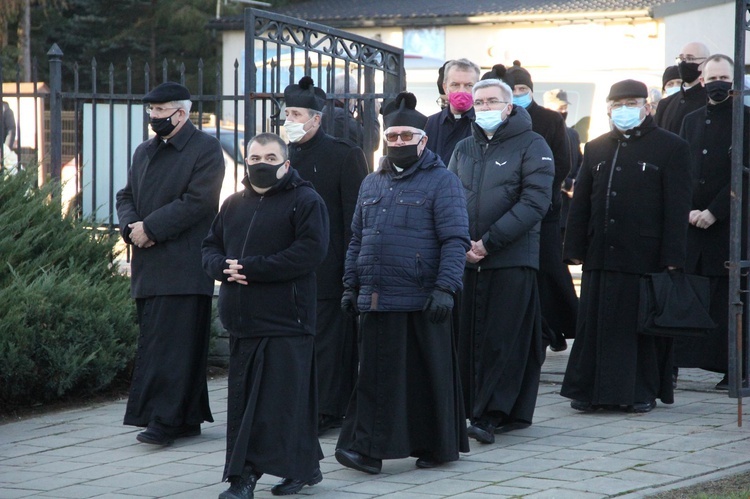 Dąbrowa Tarnowska pożegnała śp. ks. prał. Józefa Porembę