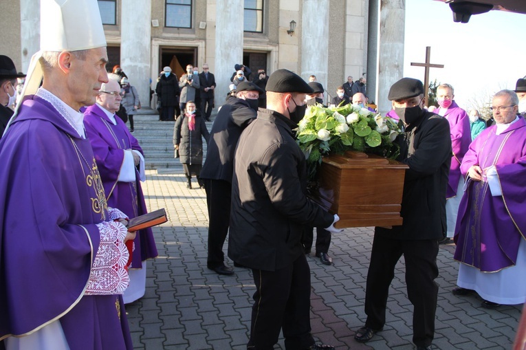 Dąbrowa Tarnowska pożegnała śp. ks. prał. Józefa Porembę