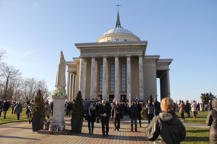 Dąbrowa Tarnowska pożegnała śp. ks. prał. Józefa Porembę