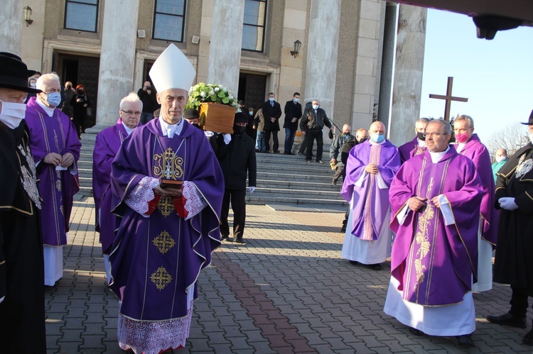 Dąbrowa Tarnowska pożegnała śp. ks. prał. Józefa Porembę