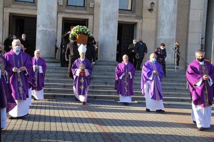 Dąbrowa Tarnowska pożegnała śp. ks. prał. Józefa Porembę