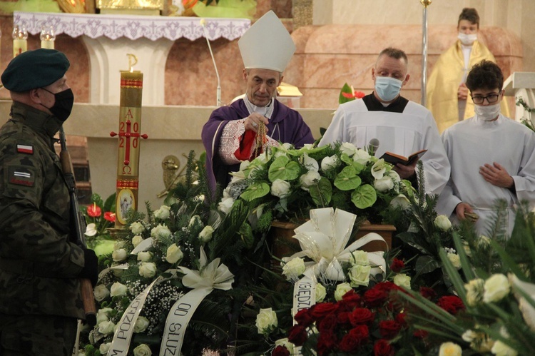 Dąbrowa Tarnowska pożegnała śp. ks. prał. Józefa Porembę