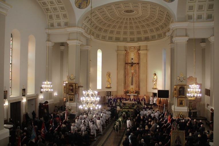 Dąbrowa Tarnowska pożegnała śp. ks. prał. Józefa Porembę