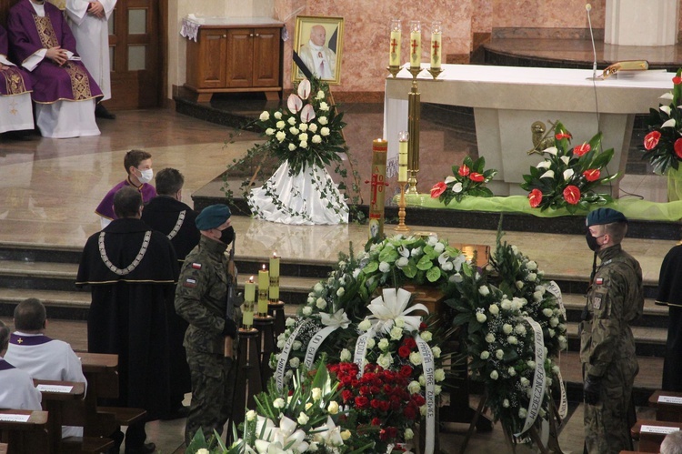 Dąbrowa Tarnowska pożegnała śp. ks. prał. Józefa Porembę