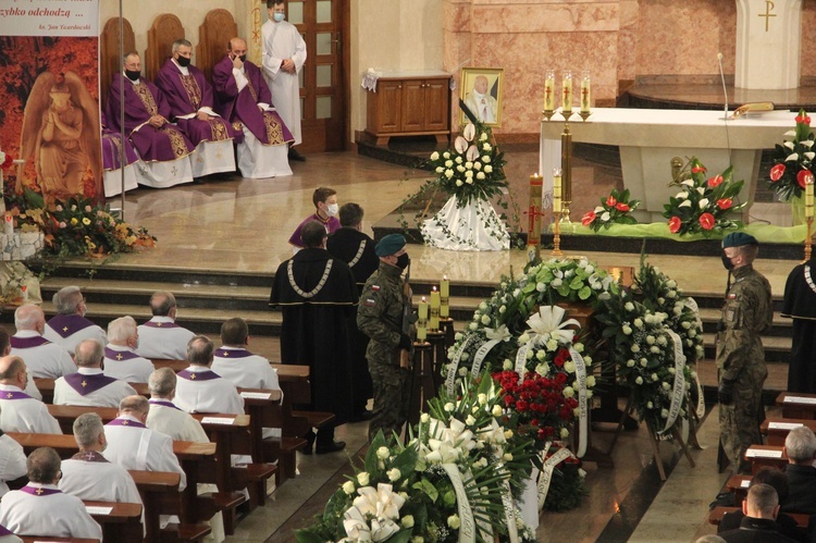 Dąbrowa Tarnowska pożegnała śp. ks. prał. Józefa Porembę