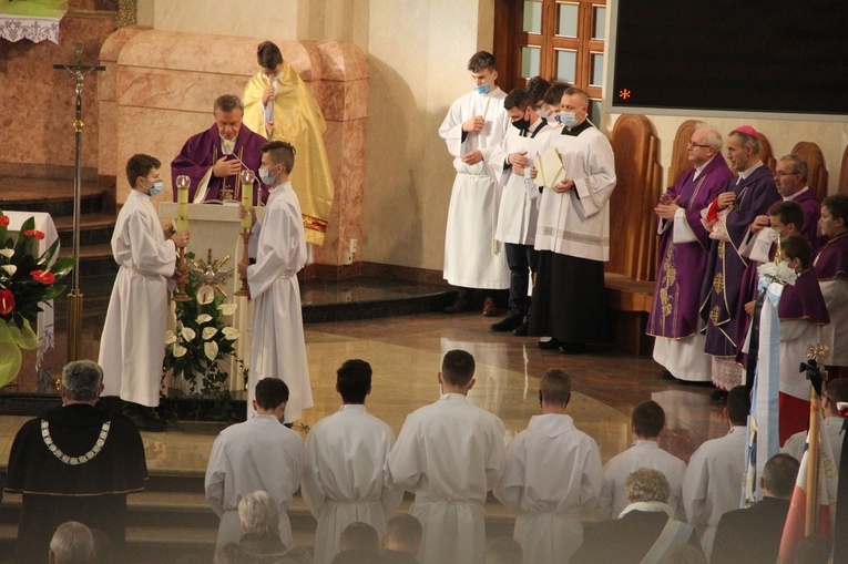 Dąbrowa Tarnowska pożegnała śp. ks. prał. Józefa Porembę