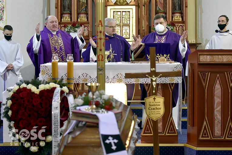 Ostatnie pożegnanie ks. Stanisława Czachora