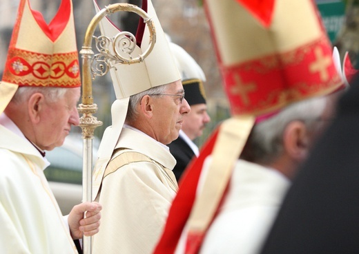 Archiwum. Ingres abp. Wiktora Skworca do katedry Chrystusa Króla w Katowicach