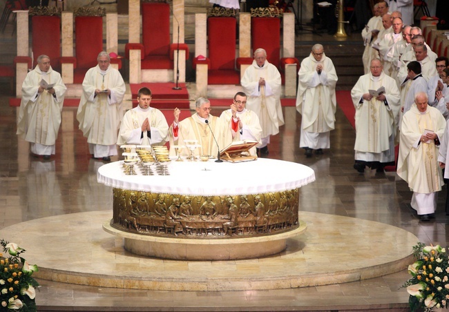 Archiwum. Ingres abp. Wiktora Skworca do katedry Chrystusa Króla w Katowicach